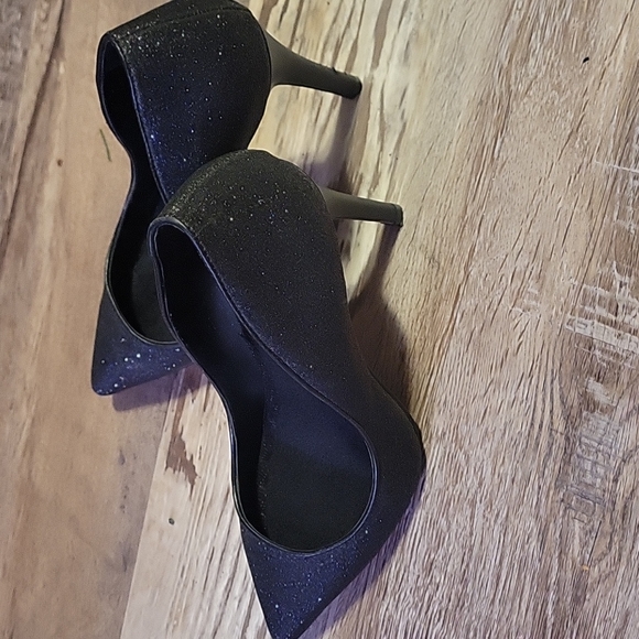 Shoes - Picture 3 of 4